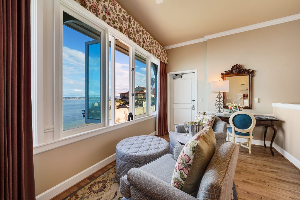 Deluxecorneroceanviewsuiteview