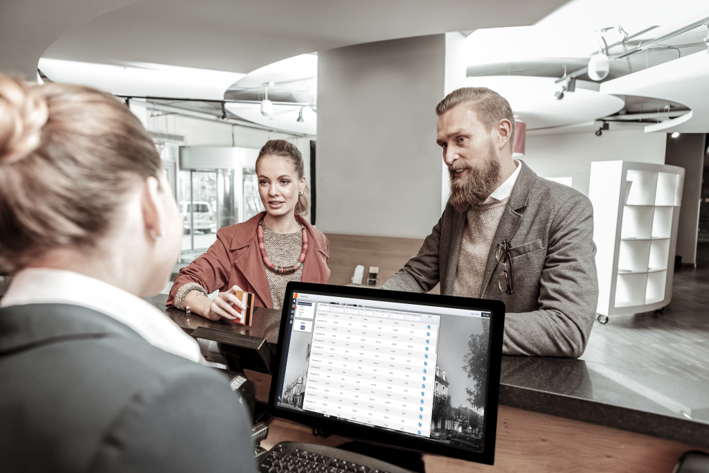 Adobestock_246985444_hot_bms_der_pc_hotelyou